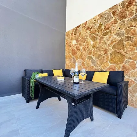 Modern Two Bedroom Ground Floor Duly7