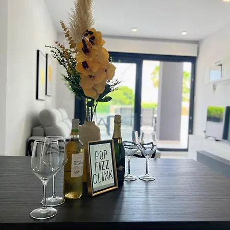Modern Two Bedroom Ground Floor Duly7 Apartment